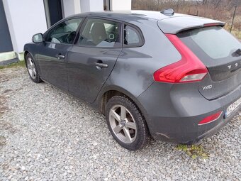 Volvo v40 - 2