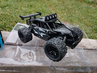 Terénne auto na ovládanie - 2