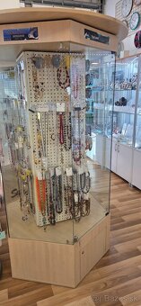 Pulty do predajne, stojany - 2