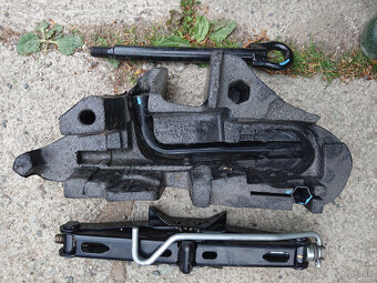 sada na výmenu kolesa Renault Scenic - 2