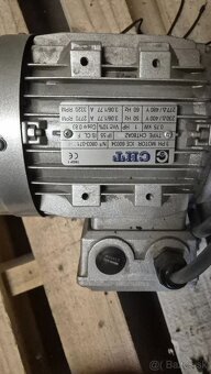 Motor s prevodovkov - 2