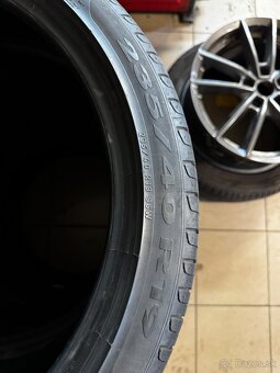 PIrelli Cinturato P7 235/40 R19 - 2