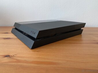 playstation 4 500 gb ako nova - 2