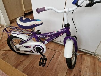 Detské odrážadlo a bicykel. - 2