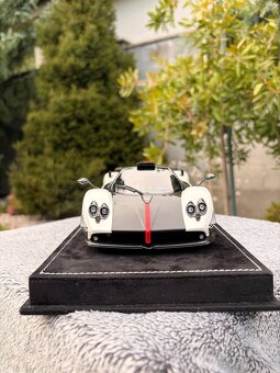 Almost Real / Pagani Zonda Cinque / 1:18 - 2