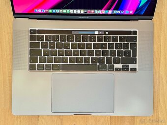 MacBook Pro 16" i7-2.6GHz,6j/32GB/512GB, Výdrž batérie 5 h. - 2