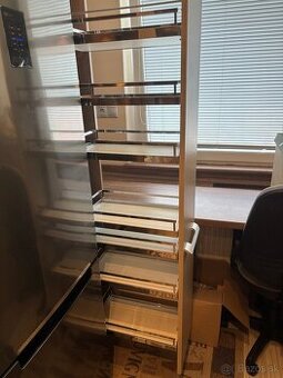 Výsuvná potravinová skriňa - 2