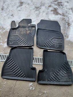 Predám koberce gumové na Ford Focus 2011 - 2