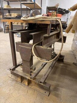 Stroj na zahrocovanie kolov - 2