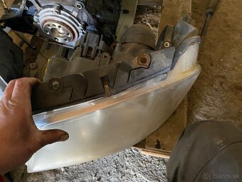 Predám predné svetla Passat b 5,5 - 2