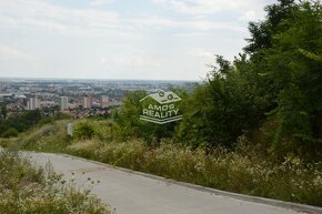 NA PREDAJ pozemky (vinice) vo výmere 3829 m2 Rača- Bratislav - 2