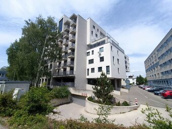 Exkluzívny prenájom 3+kk s parkovacím miestom- Malá Praha - 2