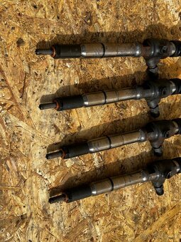 Vstreky/Vstrekovače 1.6TDi 77KW CAYC 03L130277B - 2