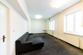Na prenájom kancelária s umývadlom, 20 m2, Hrnčiarska 2/A - 2