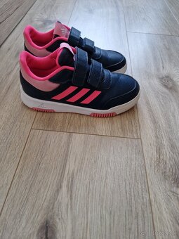 Botasky  adidas dievcenske 33 - 2