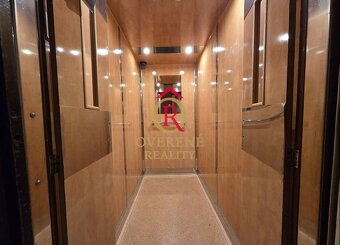 Na predaj veľký 3 izbový byt s komorou a 4 lodžiami v centre - 2