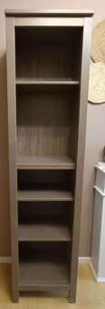 Hemnes hnedá vitrína a regál - 2