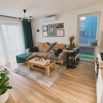 Na predaj štýlový 2-izbový apartmán s veľkou lodžiou a parko - 2