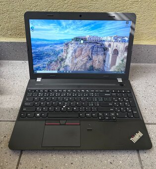 Lenovo E550 / i5 5200U / 4GB RAM / Radeon R7 2GB / 15.6" - 2