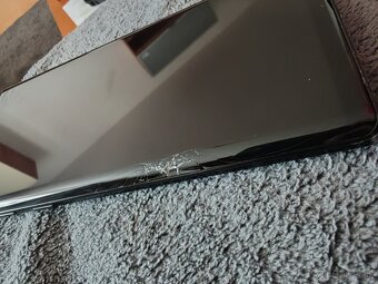 Samsung Galaxy Note 9 prasknuté - 2