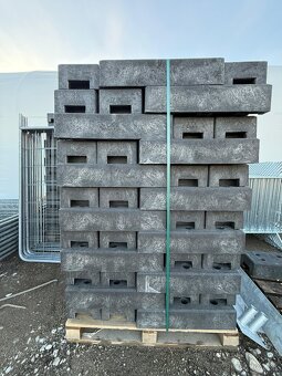 Plastový podstavec 18 kg pre mobilné oplotenie - 2