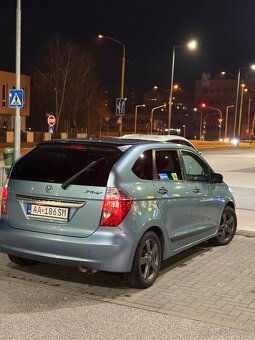 Honda frv 6 miestna - 2