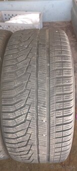 Pneu 235/45R17 - 2