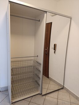 Šatníková skriňa - 2