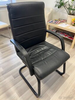 PREDÁM čiernu koženú stoličku - 2