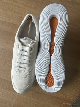Nové krémové tenisky Geox - 2