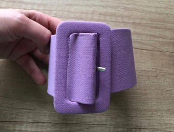 ———Fialové nohavice s opaskom, Zara, S/36, 12.40 E—— - 2