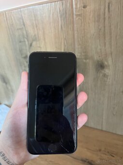 Predám IPhone SE 64GB - 2