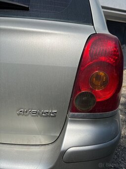 Predám Toyota Avensis combi - 2