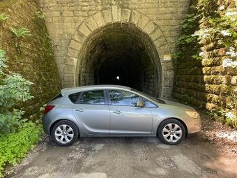 Opel Astra J 1.6 85kw - 2