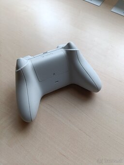 Herný ovládač na Xbox Series s - 2