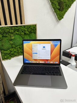 Apple MacBook Pro 13″ (2017) - 2