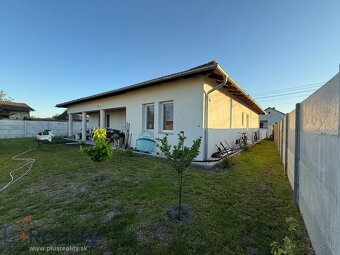 Trojizbový RD s garážou v obci Veľké Blahovo na predaj - 2