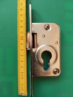 Zadlabávací zámok - 2
