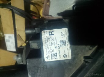 Práve predné svetlo vw Touran 2 - 2