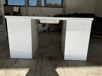 Manikérsky stôl - 2