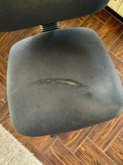 Darujem otočnú stoličku - 2