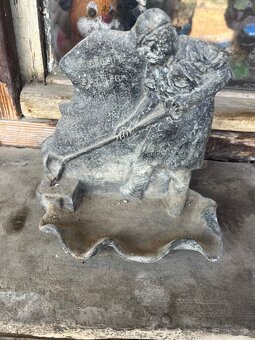 Oloveny popolník - 2