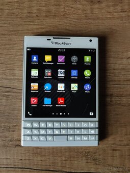 Blackberry Passport biely - 2