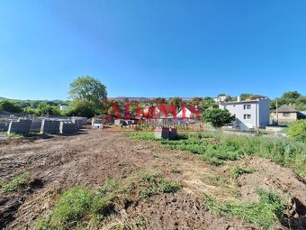 Predám pekný stavebný pozemok 820m2 Bohdanovce, projekt,všet - 2