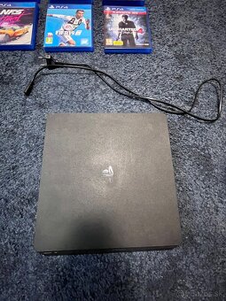 Predám ps4 slim 500GB - 2