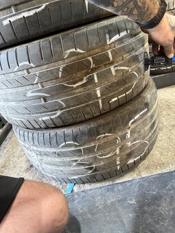 L395 4ks letné 245/40R19 - 2