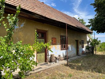 Predáme starší rodinný dom s pozemkom - 2