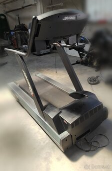 Bežiaci pás Life fitness 9500 - 2