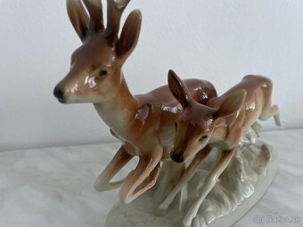 Porcelánová soška jeleňov - 2