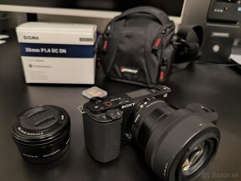 Sony ZV-E10 + 16–50mm kit objektív + SIGMA 30 mm f1.4 DC DN - 2